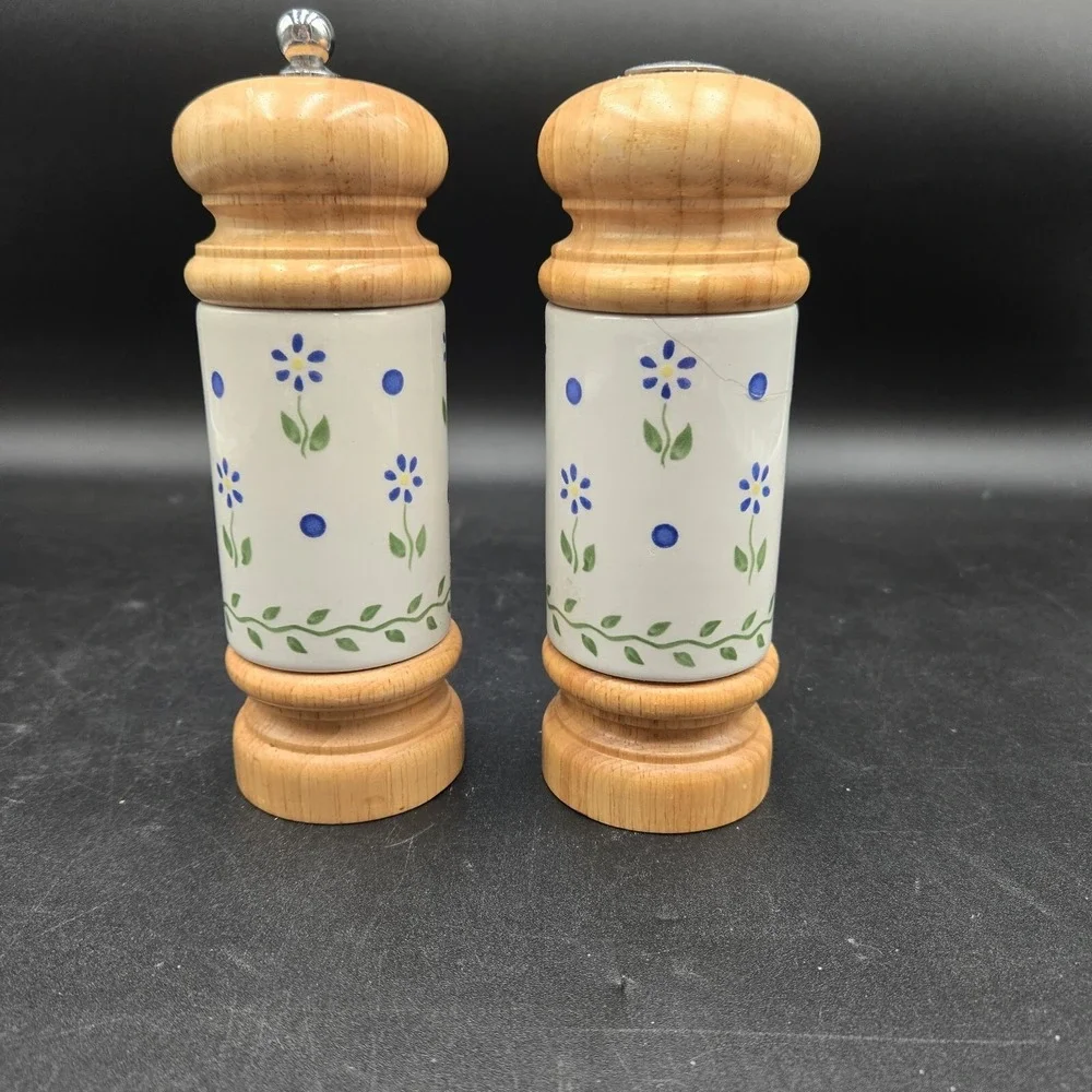 Pflatzgraff Salt & Pepper Shaker Set Mr. Dudley White Blue Floral‎ **damaged**